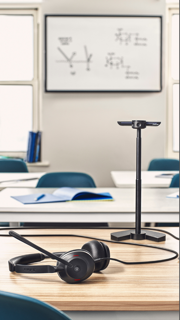 Work smarter with the new Jabra Evolve2 30. - Image 3