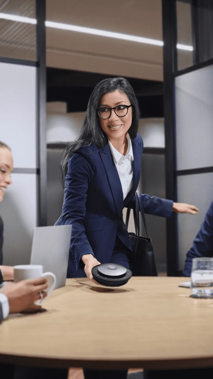 Intuitive plug-and-play connectivity - Image 2